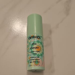Amika The Closer Repair Cream in Mint Green